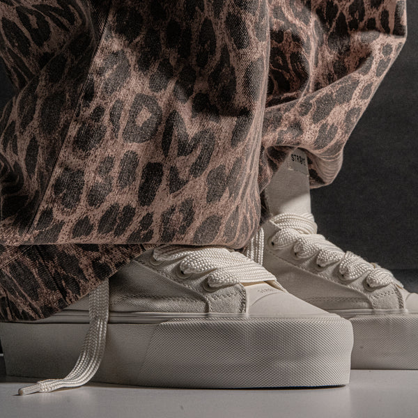 NOVEMBER ARTISTE 157 19-20 + ソールガード付き STRAYE Venice Stomper Cream vegan canvas high-top with 2-inch lift