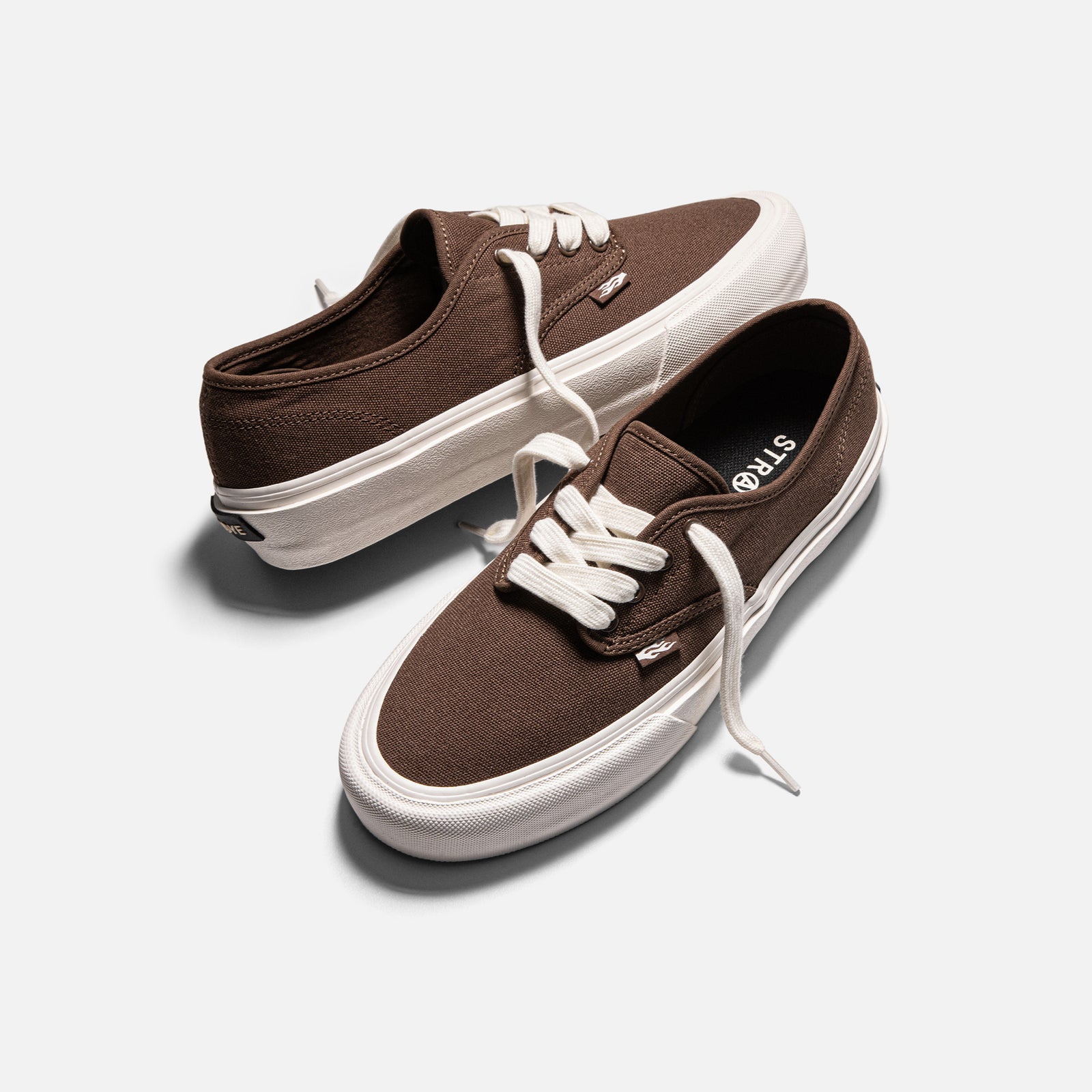 STRAYE Gower Brown – side view low-top skate sneaker
