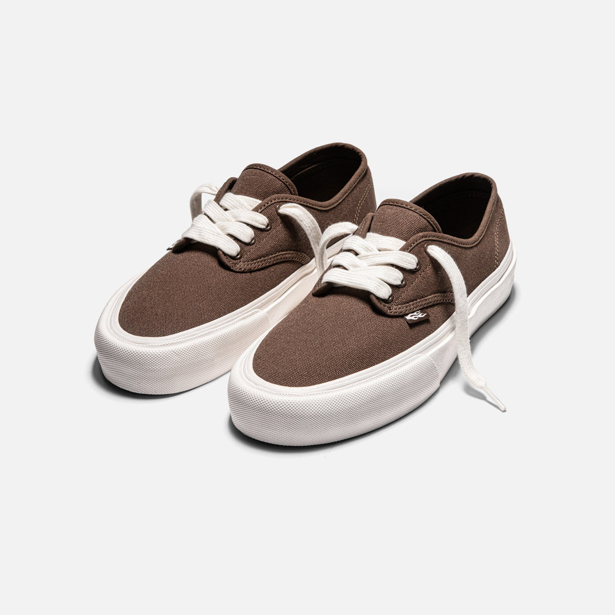 STRAYE Gower Brown – front angled view skate sneaker
