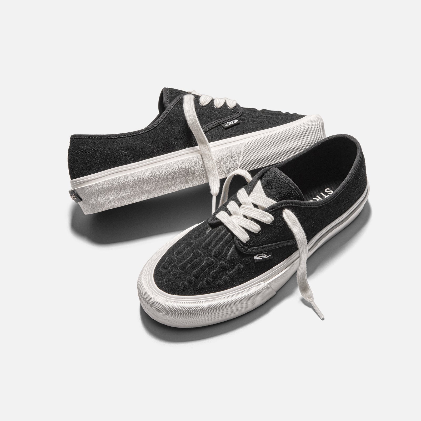 STRAYE Gower Graphite Bones – side view low-top skate sneaker