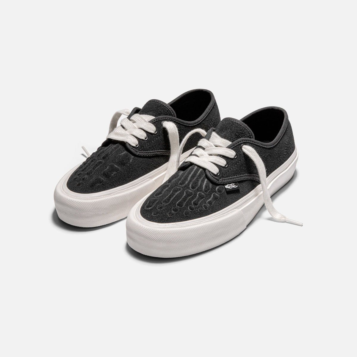 STRAYE Gower Graphite Bones – front angled view skate sneaker
