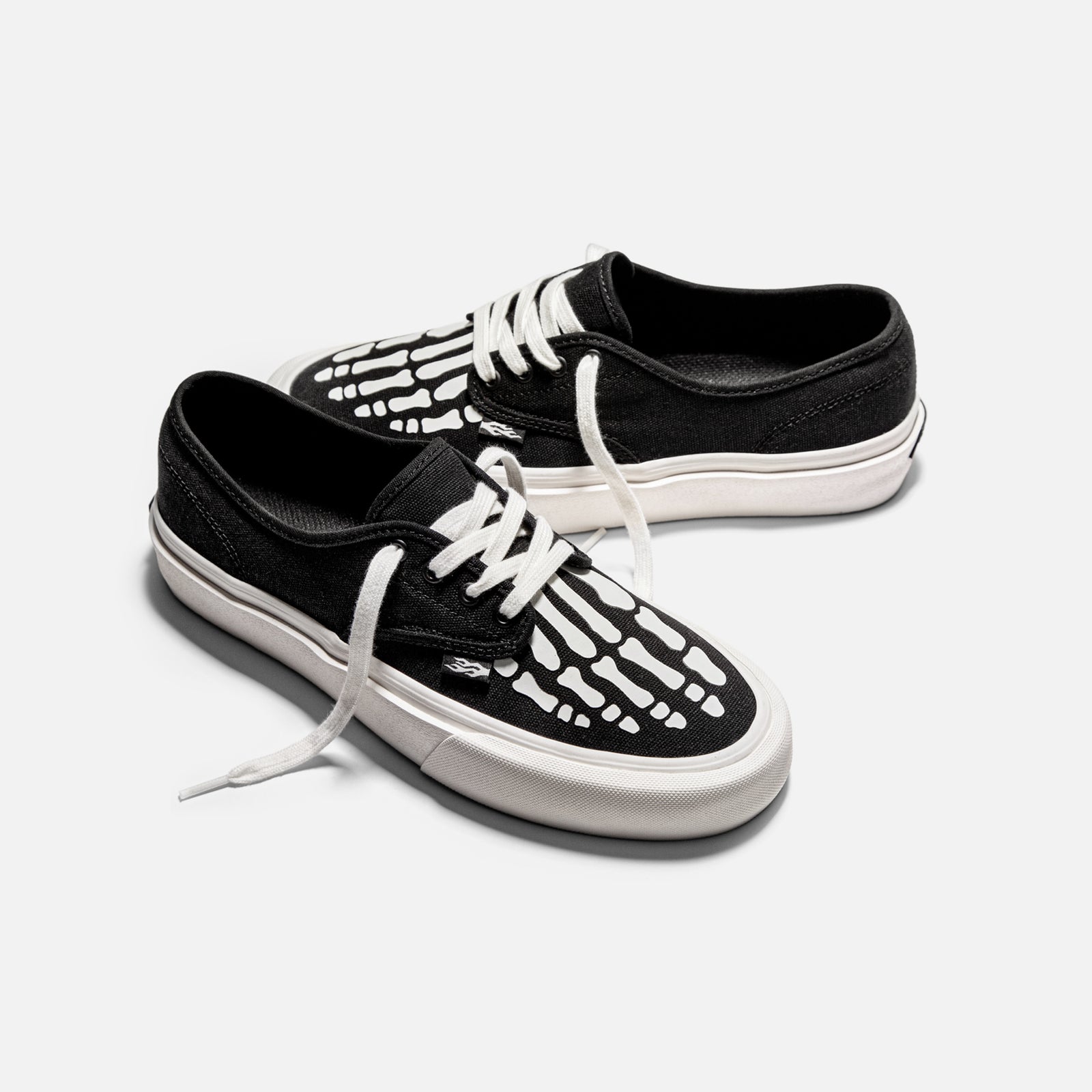 STRAYE Gower Black X-Ray – side view low-top skate sneaker