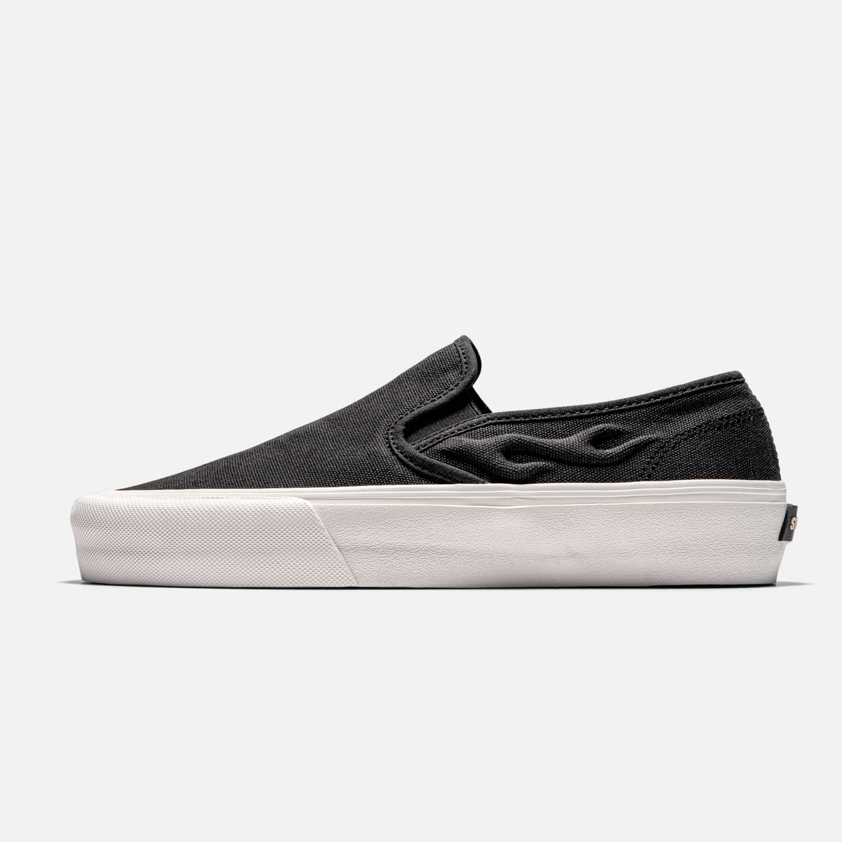 STRAYE Lenox Carbon Bevel – side view low-top skate sneaker