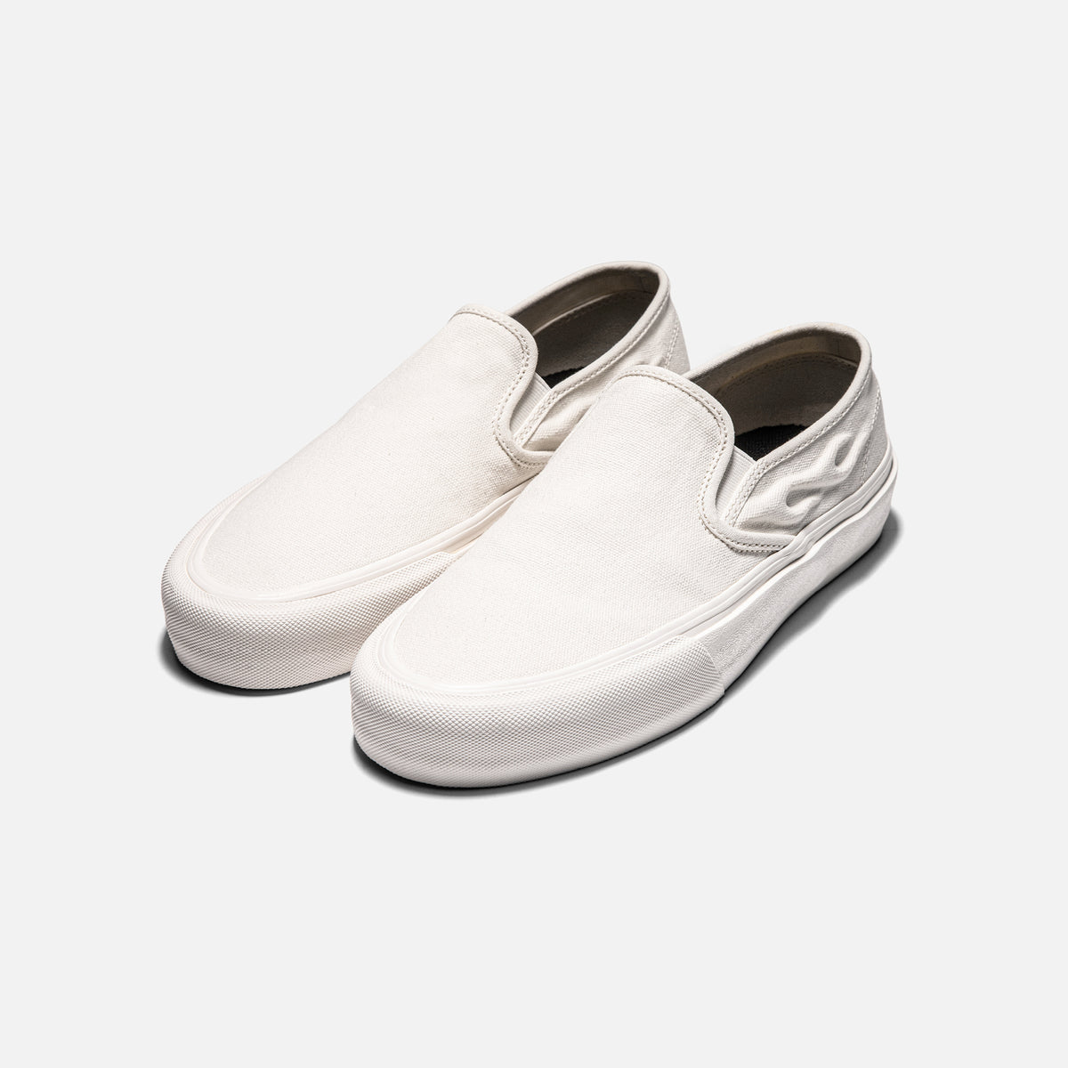 STRAYE Lenox Cream Bevel – front angled view skate sneaker