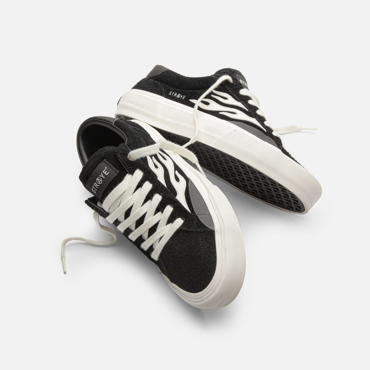 STRAYE Logan Black Flame – Freestyle view low-top skate sneaker