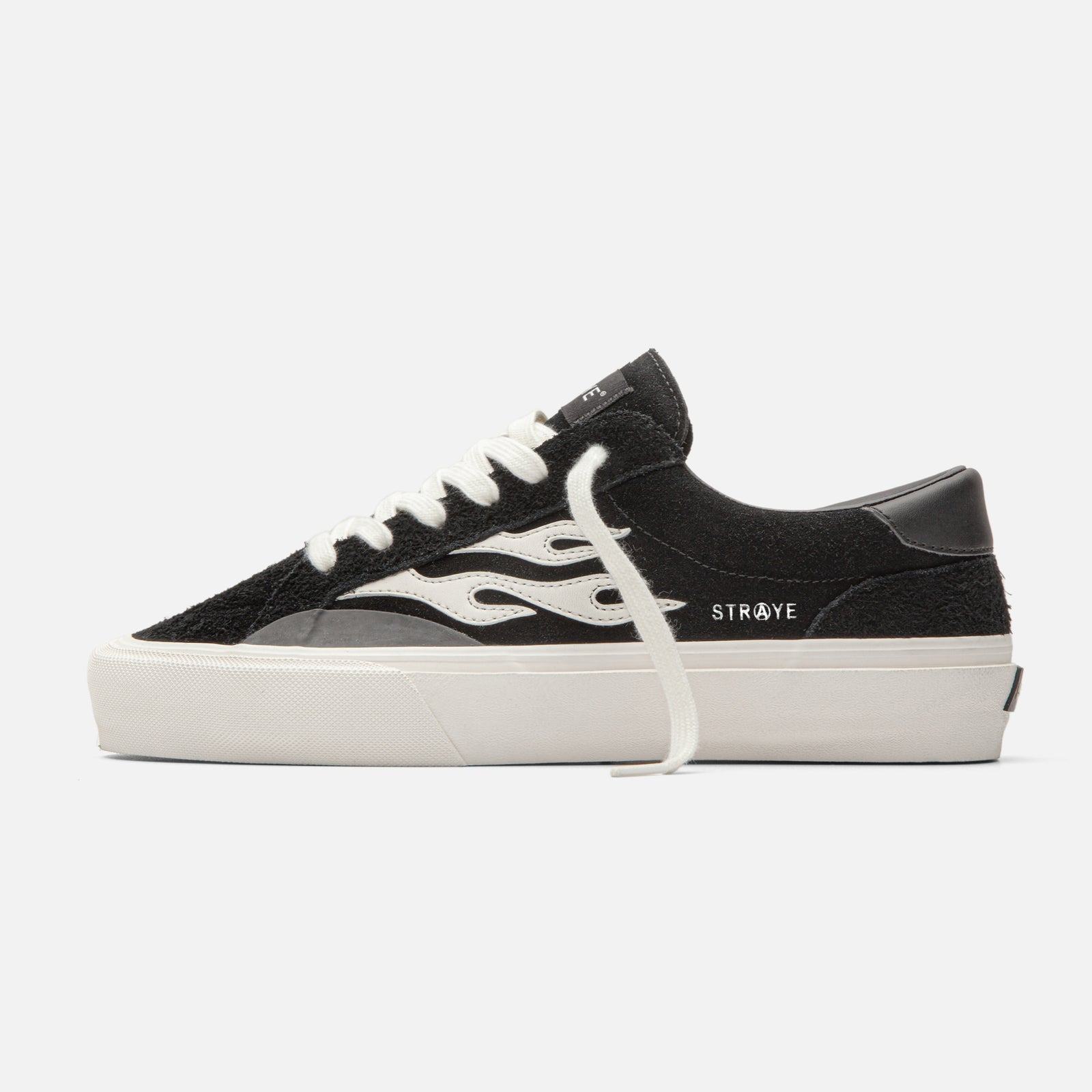 STRAYE Logan Black Flame – side view low-top skate sneaker
