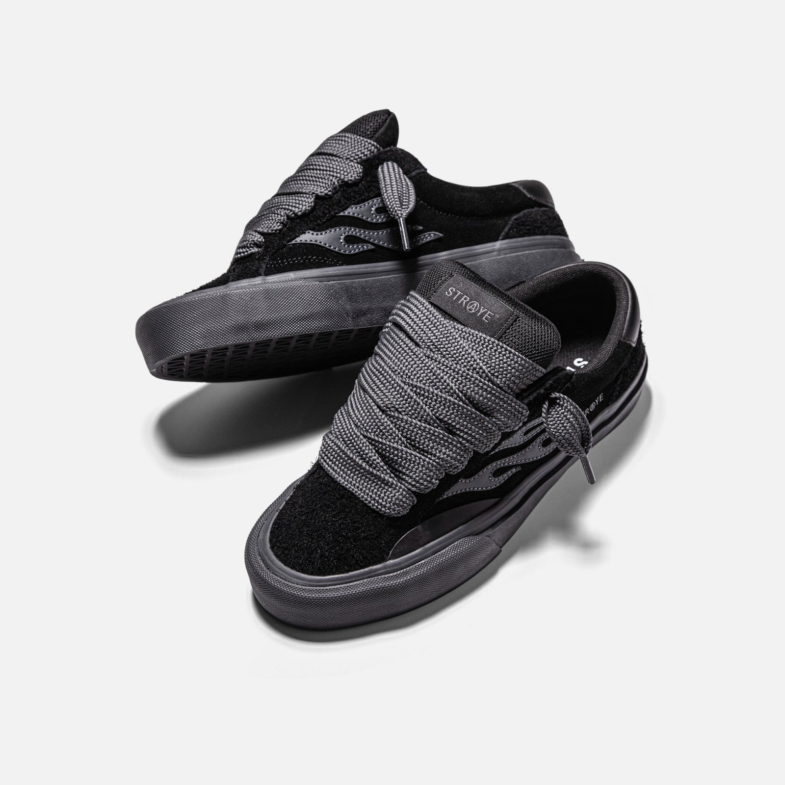 STRAYE Logan Puff Blackout – side view low-top skate sneaker