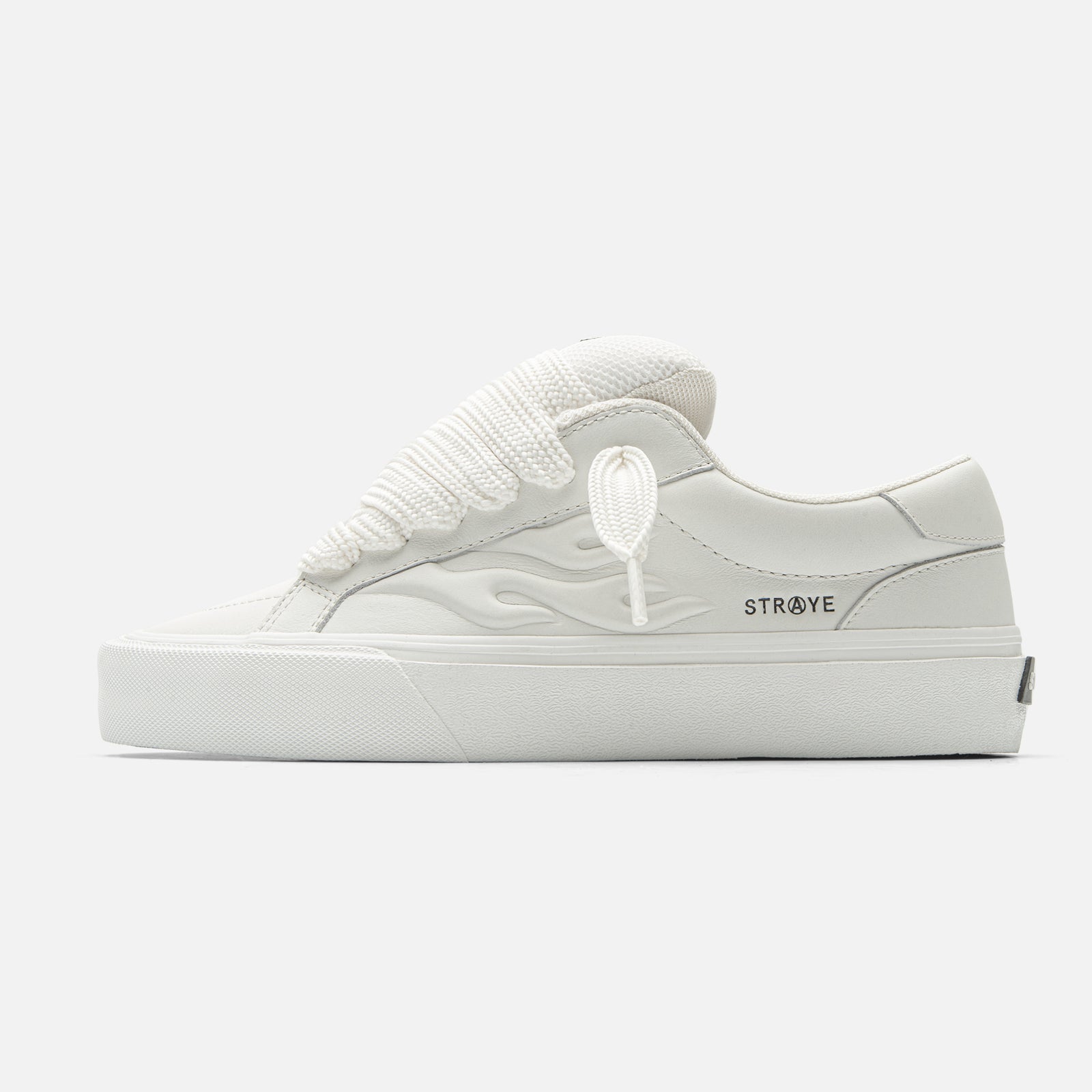 STRAYE Logan Puff Blanco Bevel – side view low-top skate sneaker
