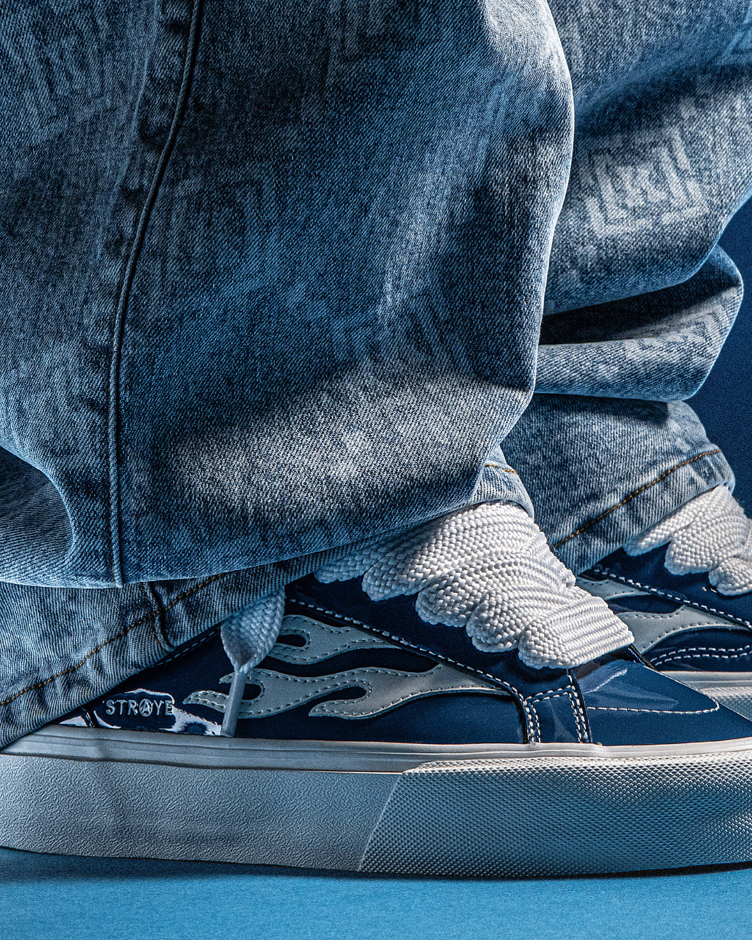 LOGAN PUFF - GLOSSY BLUE