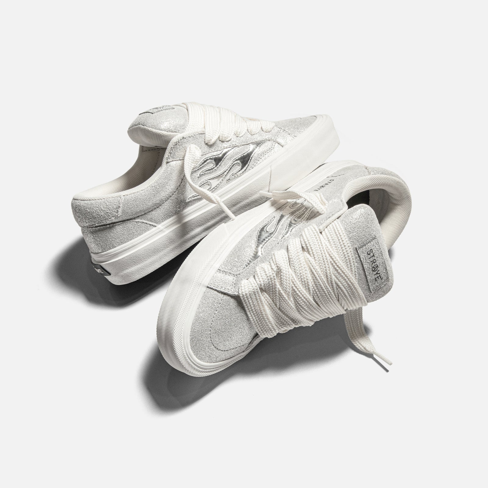 STRAYE Logan Puff Metallic Chrome – side view low-top skate sneaker