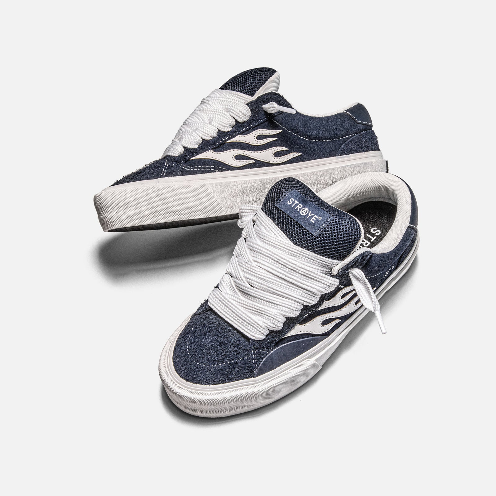 LOGAN PUFF - NAVY | Side View