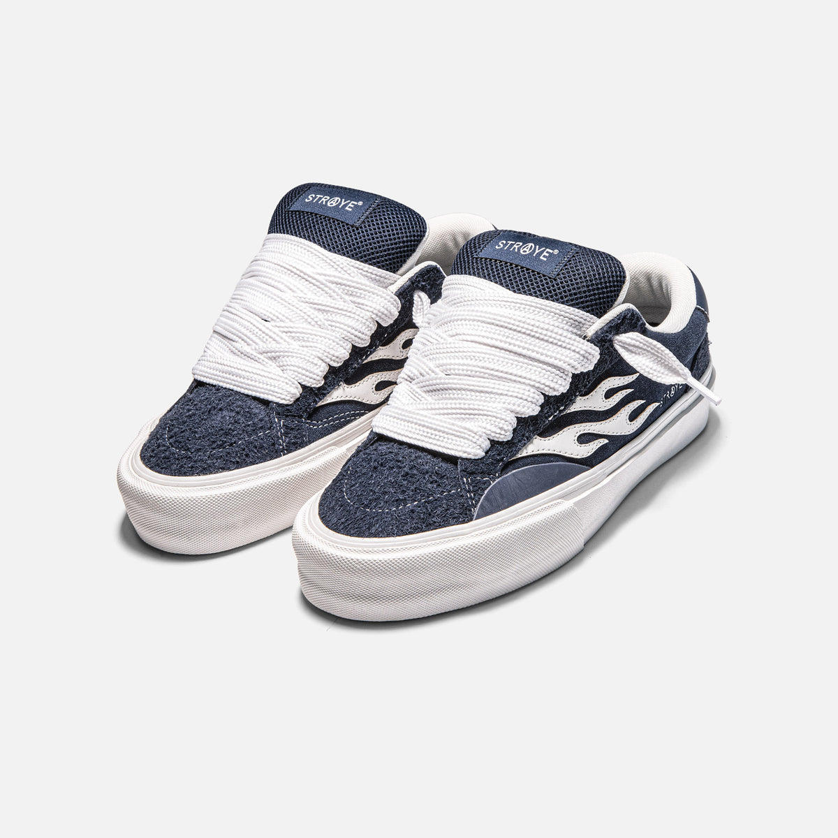 LOGAN PUFF - NAVY | Hero View