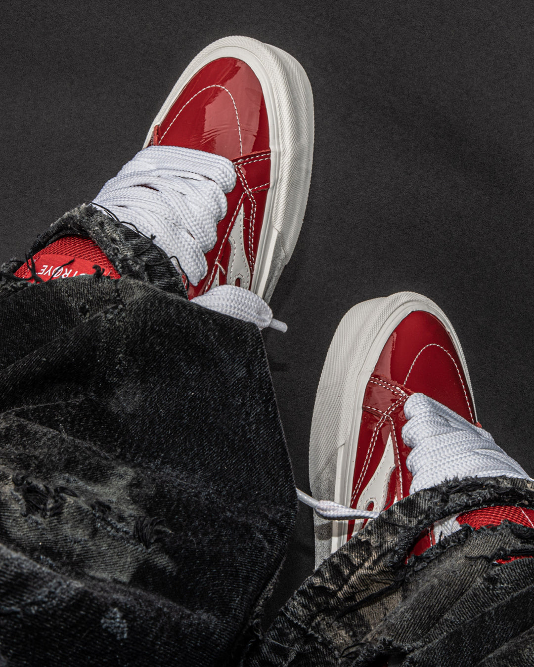 LOGAN PUFF - GLOSSY RED