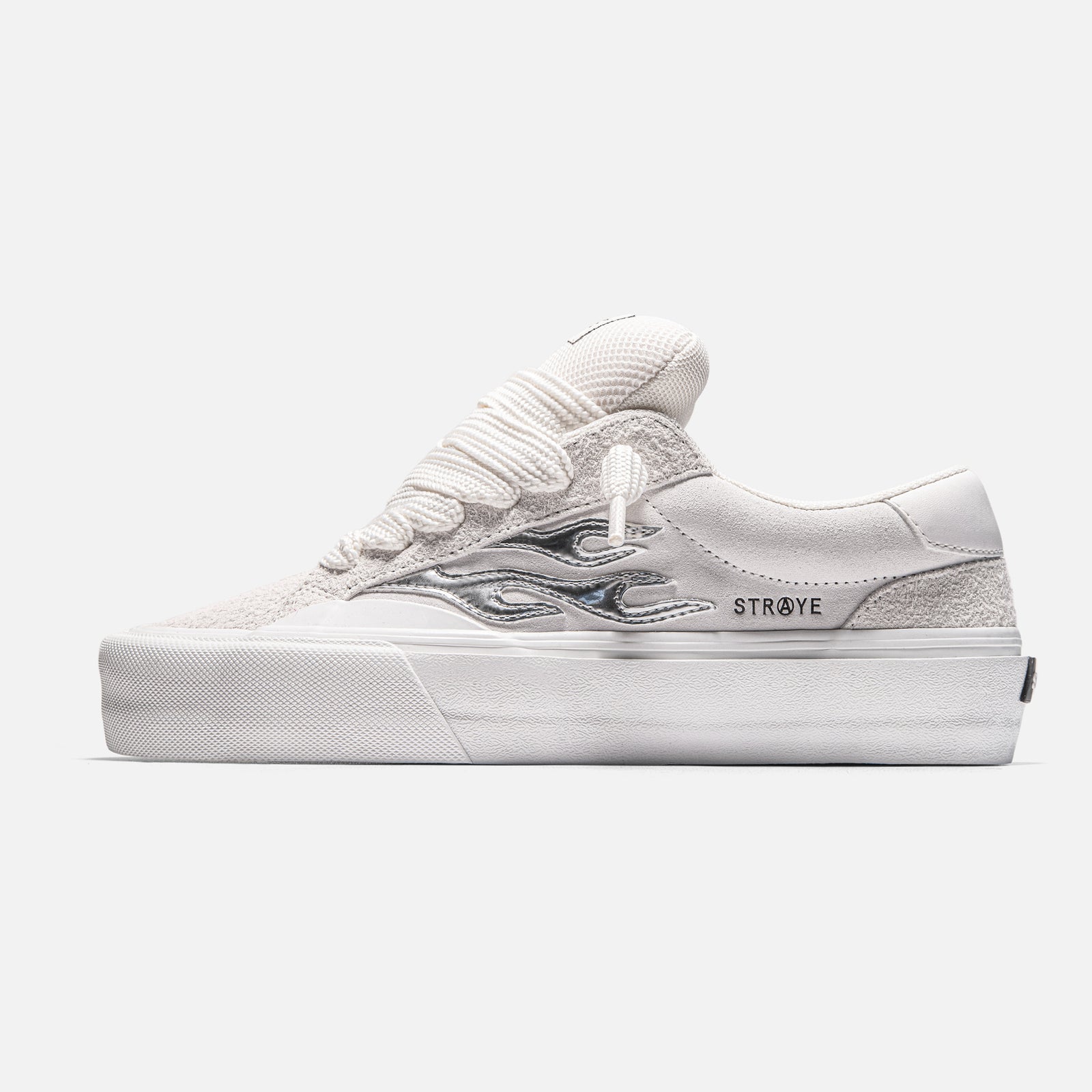 STRAYE Logan Puff Blanco Chrome – side view low-top skate sneaker