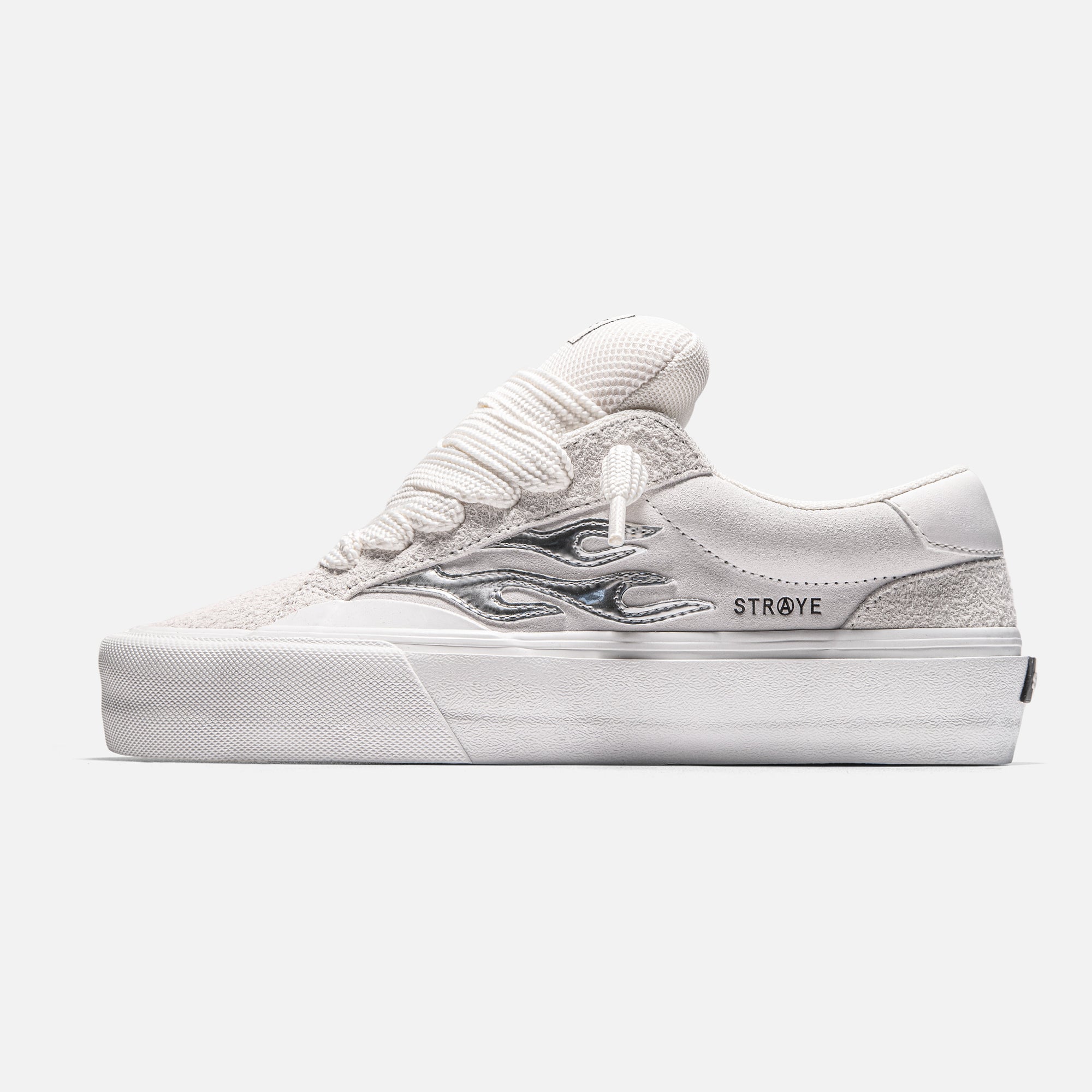STRAYE Logan Puff Blanco Chrome – side view low-top skate sneaker