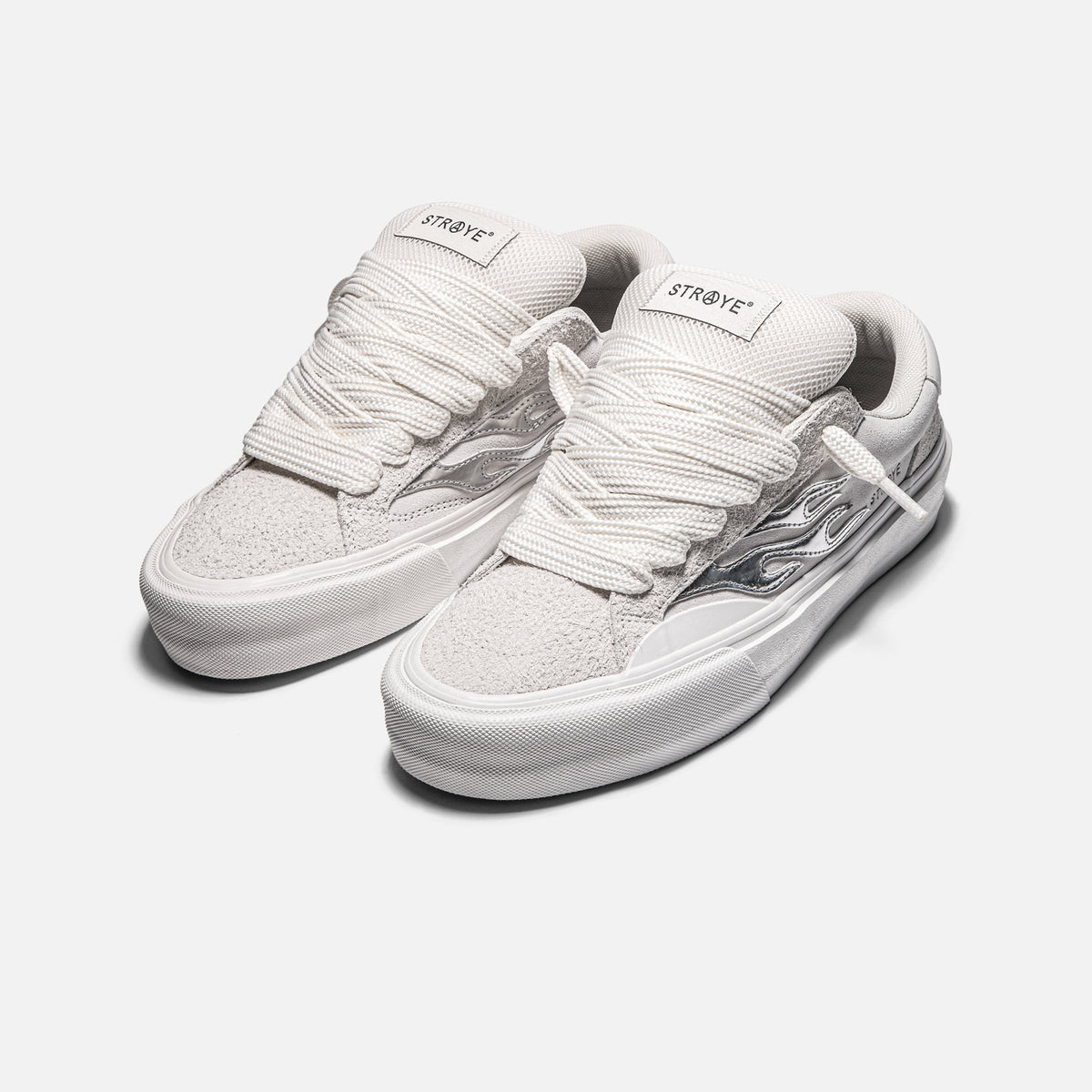 STRAYE Logan Puff Blanco Chrome – hero view low-top skate sneaker
