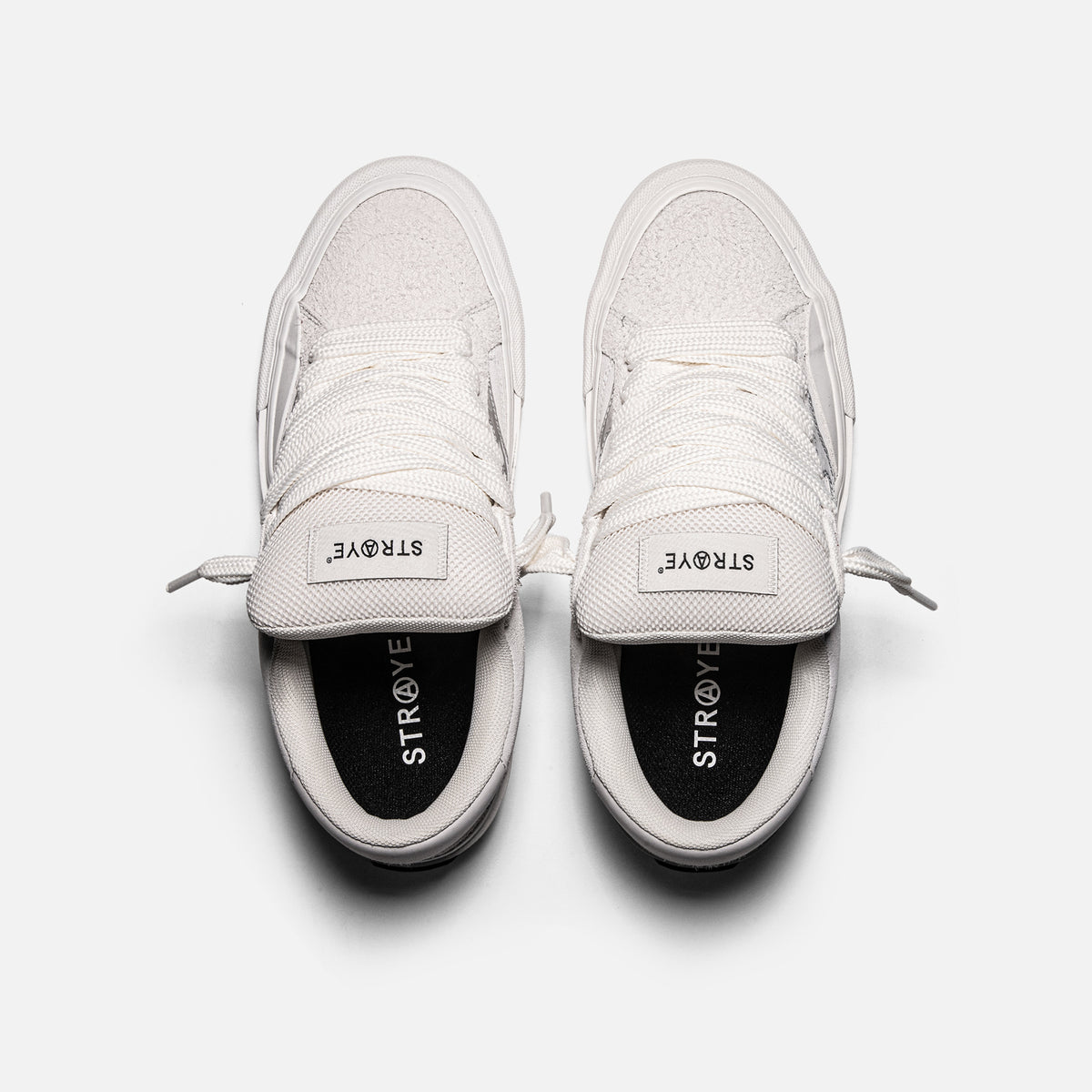 STRAYE Logan Puff Blanco Chrome – top view low-top skate sneaker