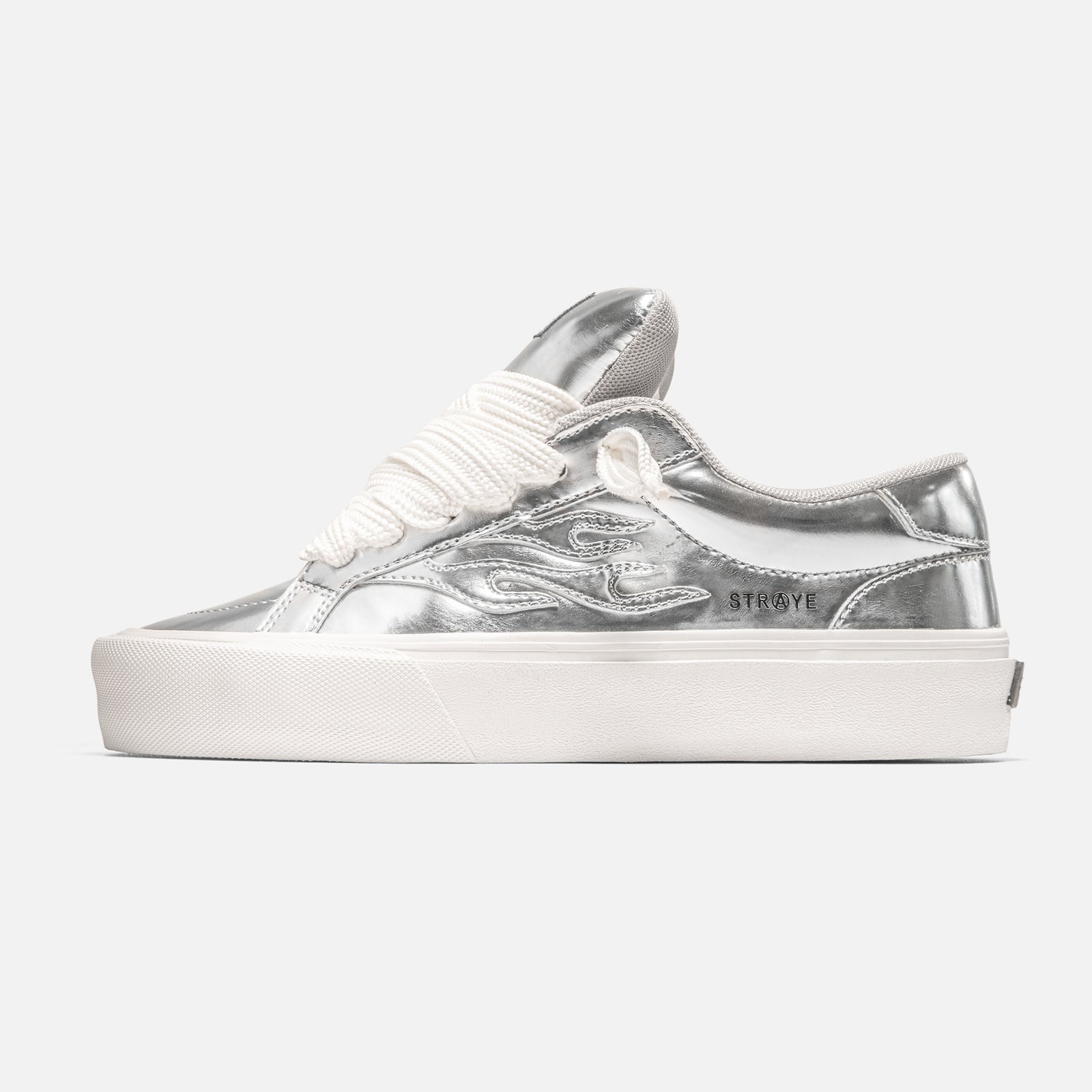 STRAYE Logan Puff Chrome – side view low-top skate sneaker