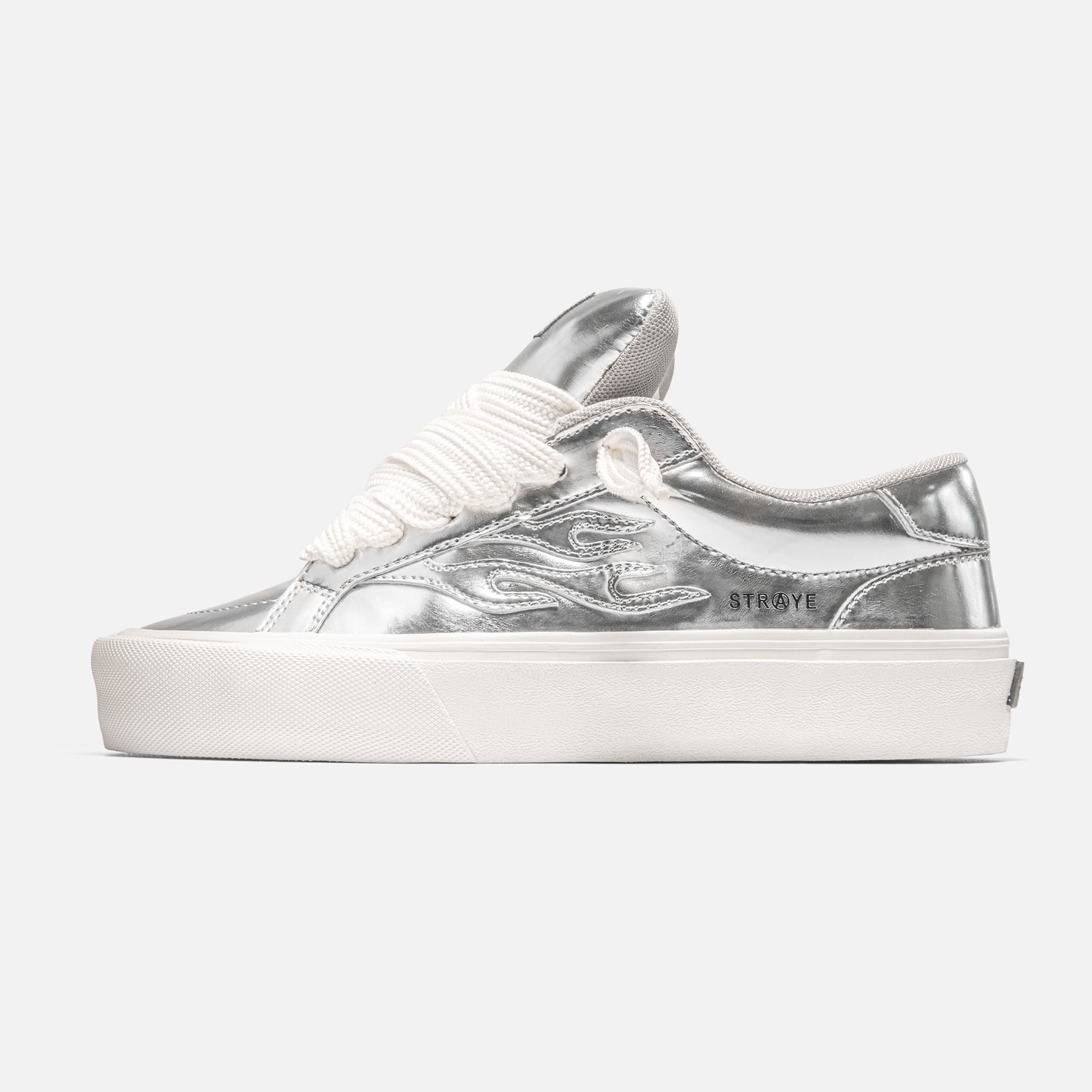 STRAYE Logan Puff Chrome – side view low-top skate sneaker
