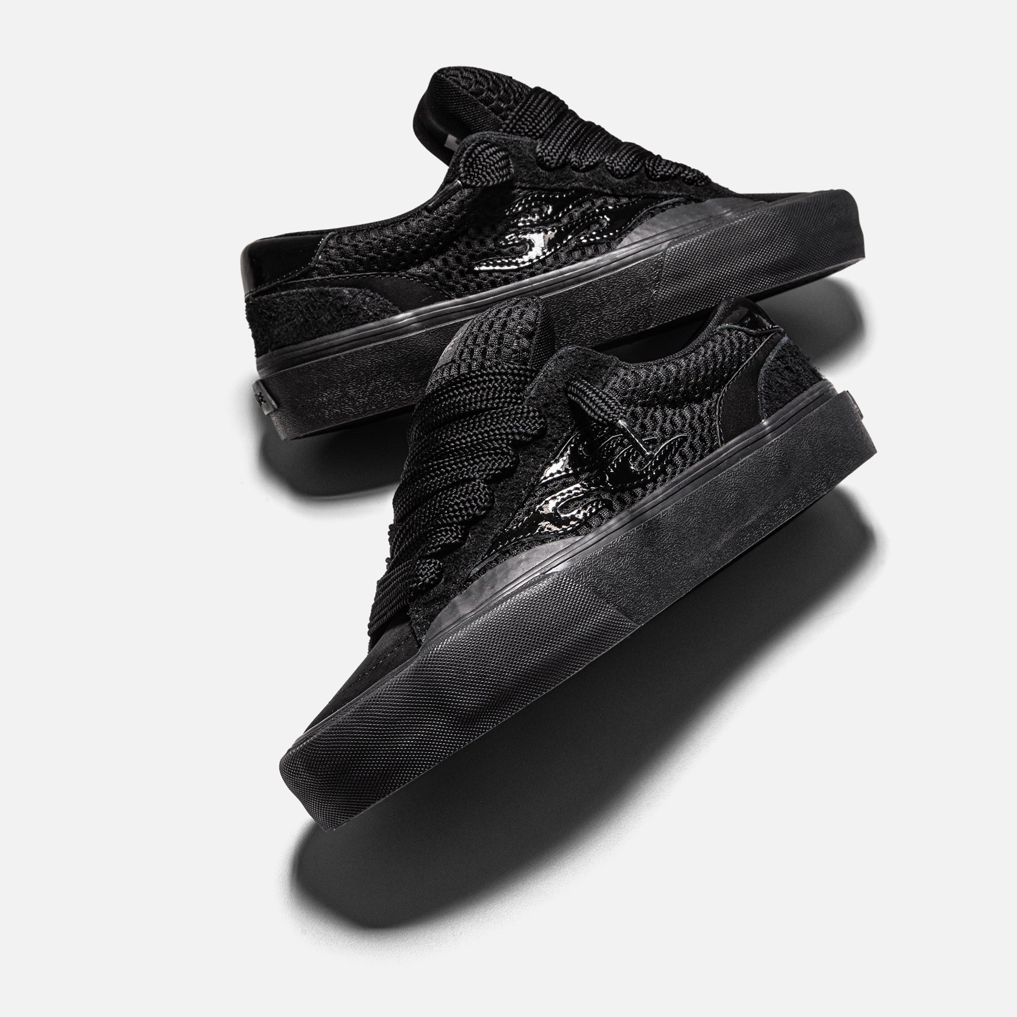 STRAYE Logan Puff Murdered – side view low-top skate sneaker