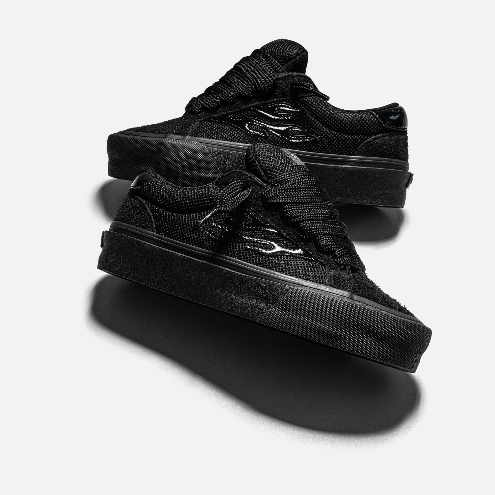 STRAYE Logan Stomper Stealth – side view low-top platform sneaker