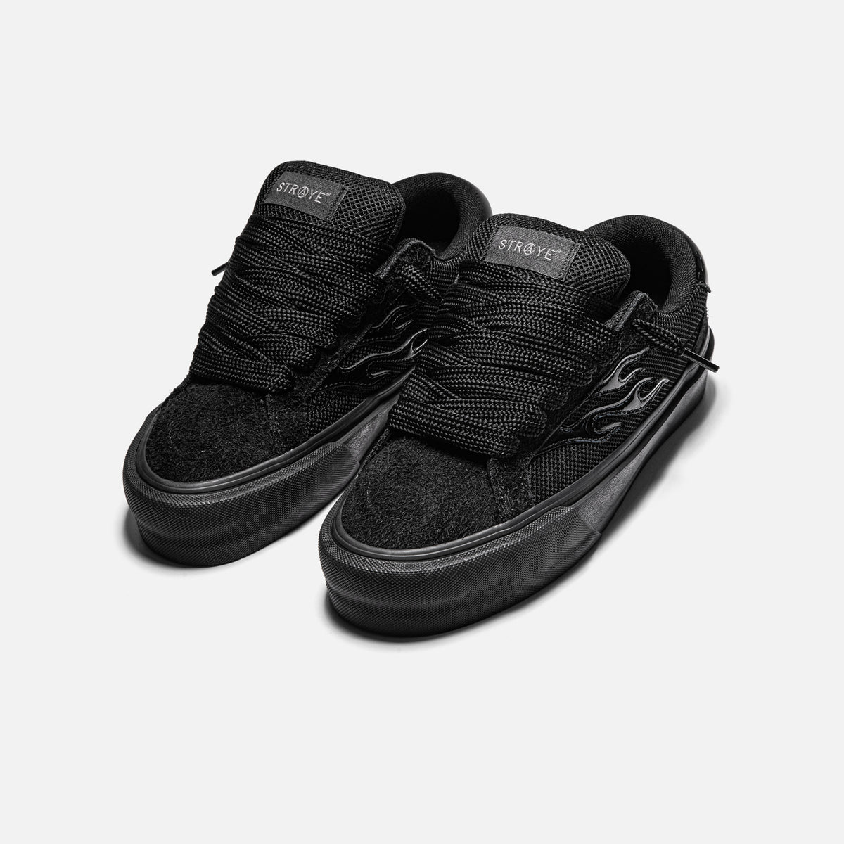 STRAYE Logan Stomper Stealth – hero view low-top platform sneaker
