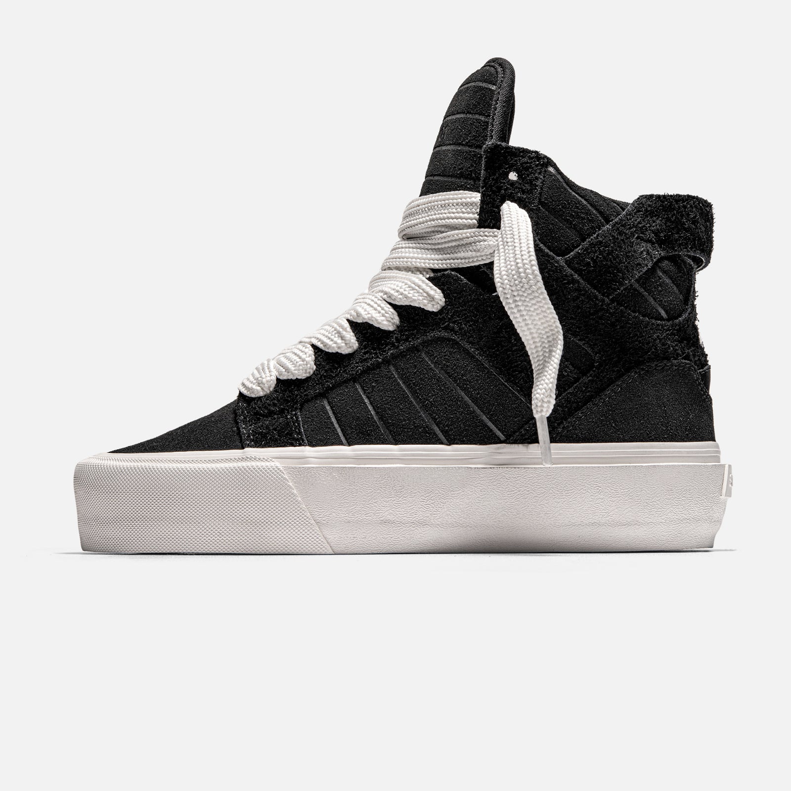 STRAYE SKTP.01 Black – side view high-top skate sneaker