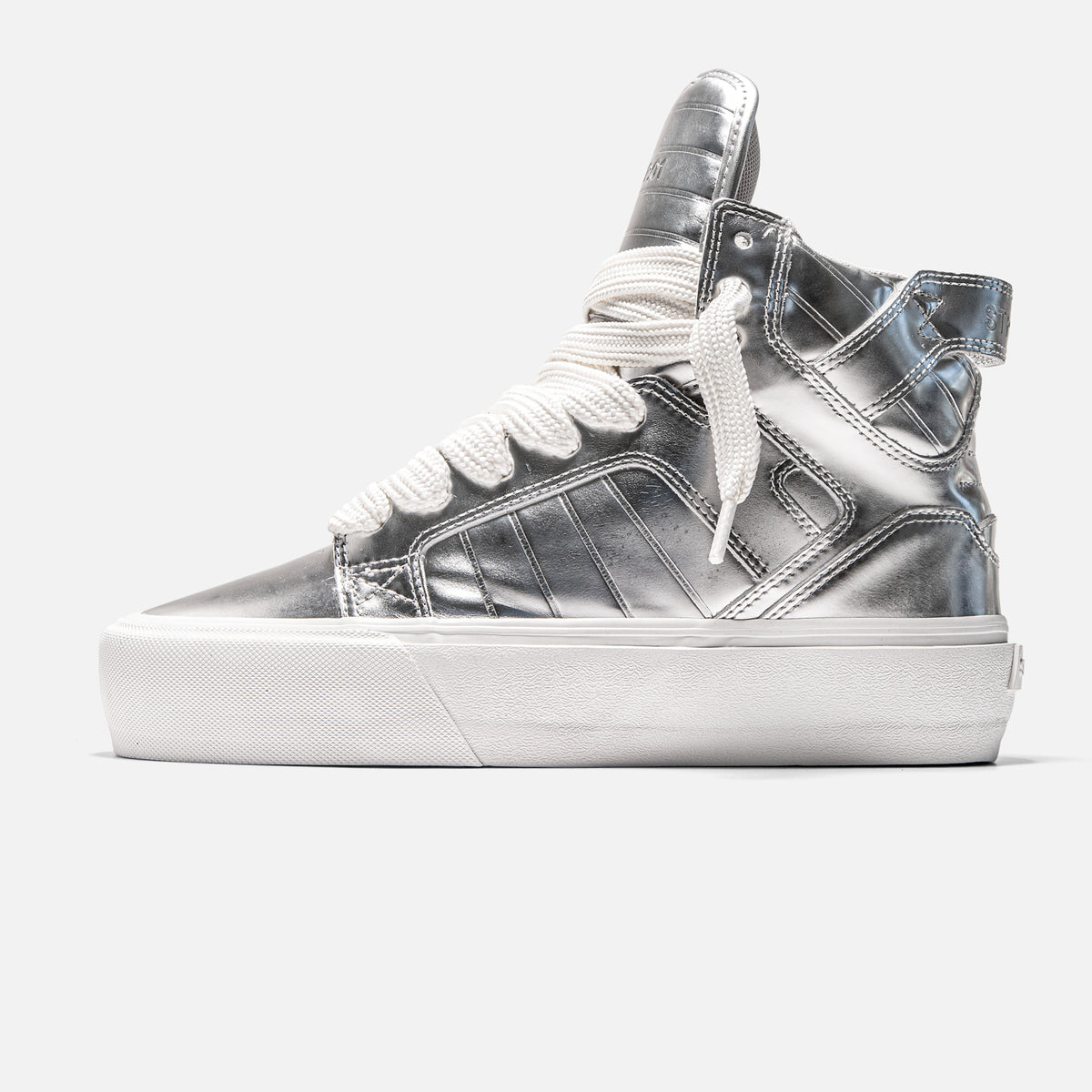 STRAYE SKTP.01 Chrome – side view high-top skate sneaker