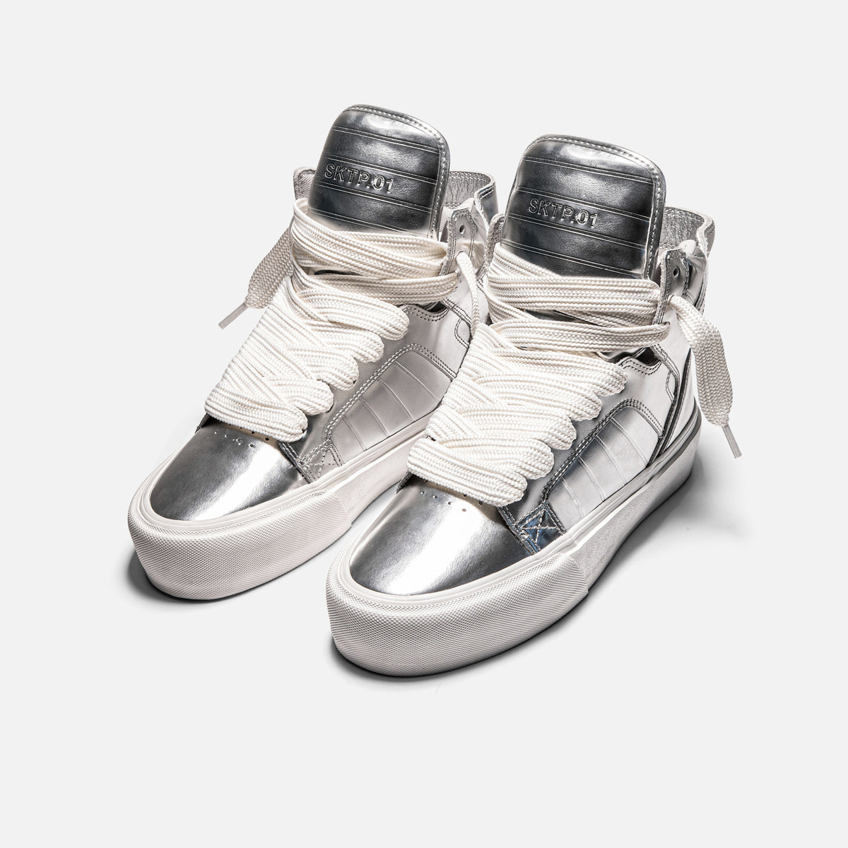 STRAYE SKTP.01 Chrome – front angled view skate sneaker