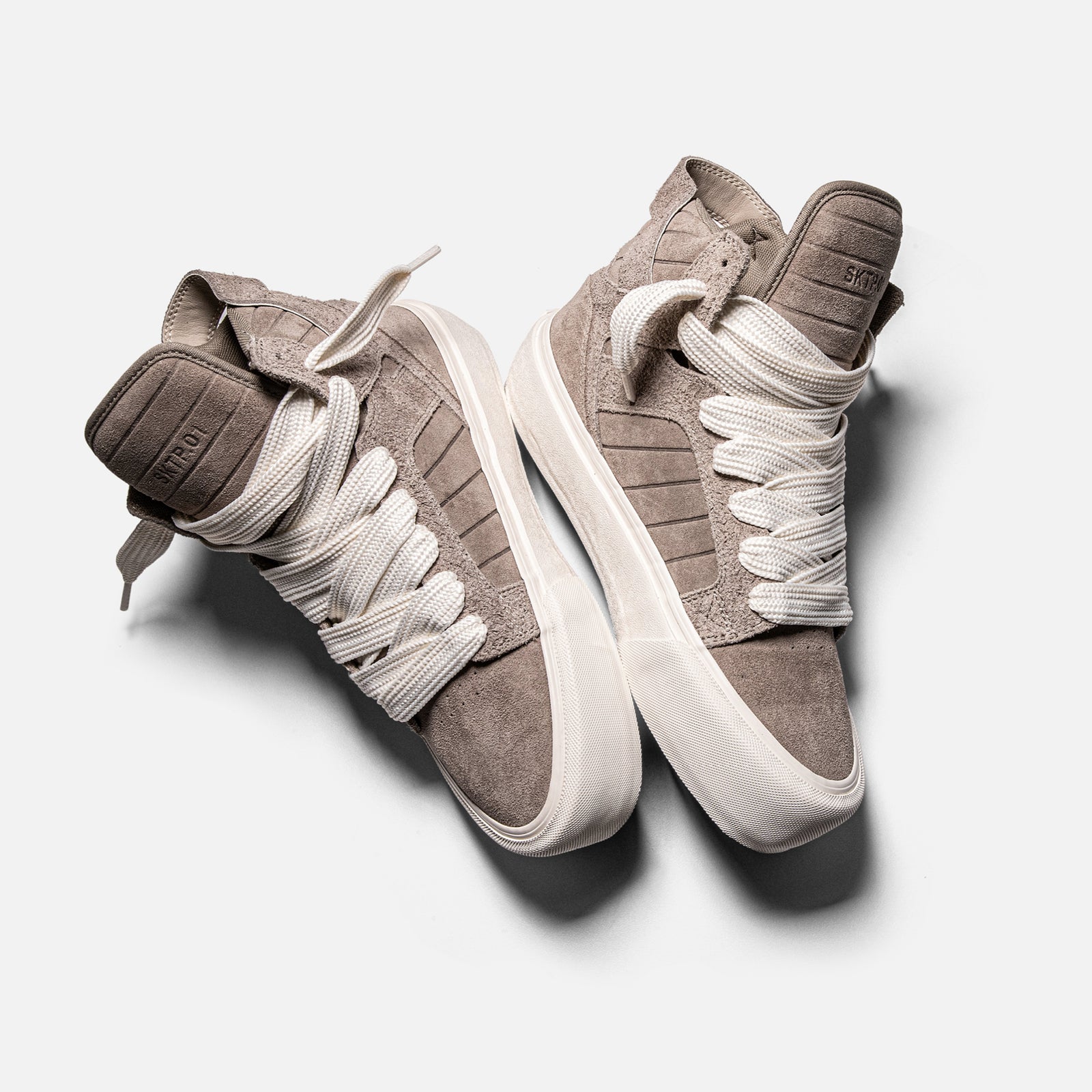 STRAYE SKTP.01 Taupe – side view high-top skate sneaker