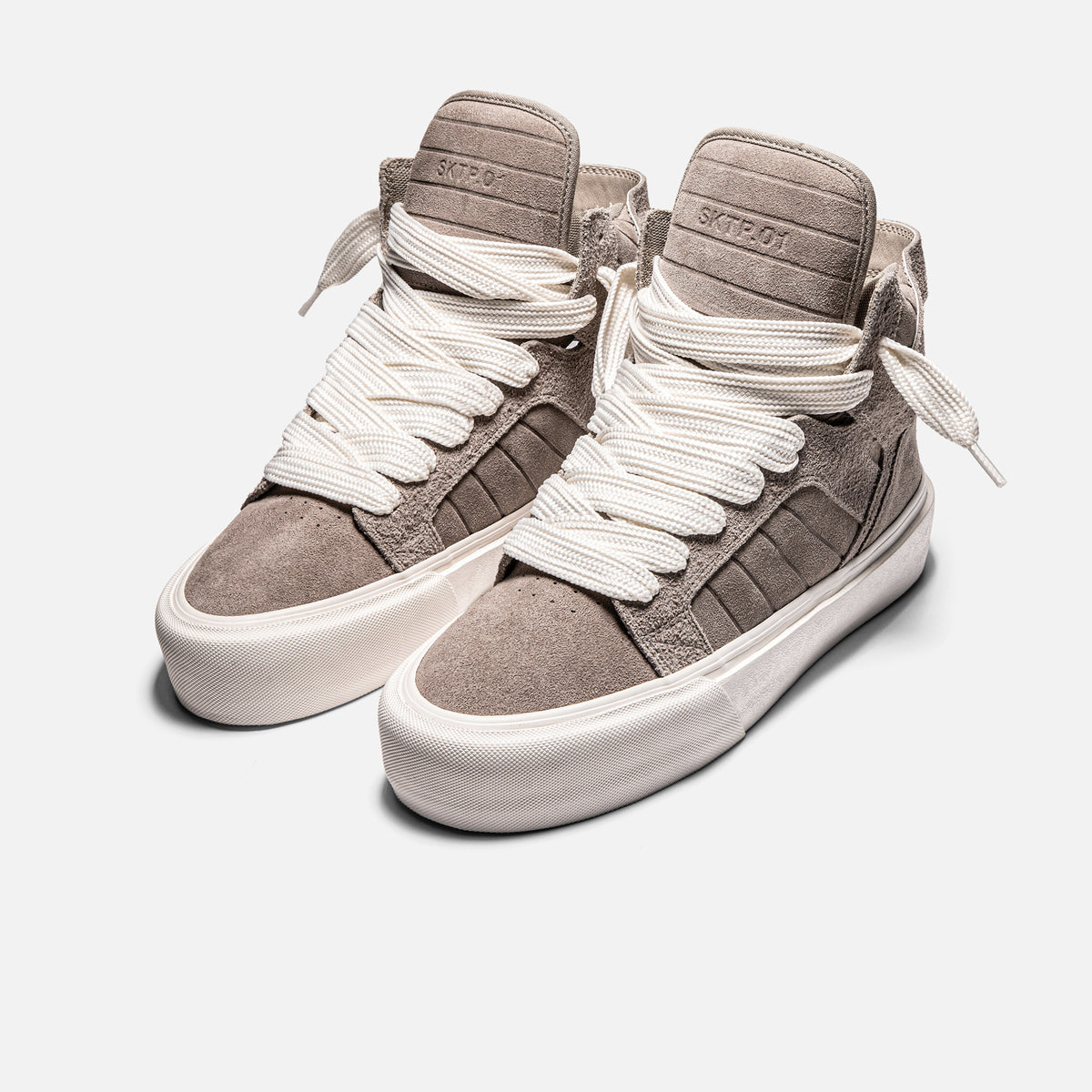 STRAYE SKTP.01 Taupe – front angled view skate sneaker