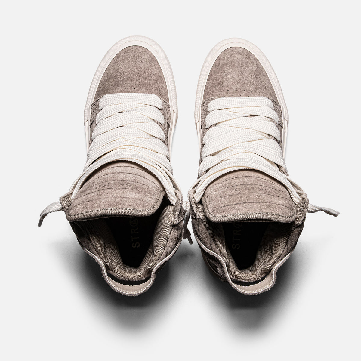 STRAYE SKTP.01 Taupe – top view with cushioned insole