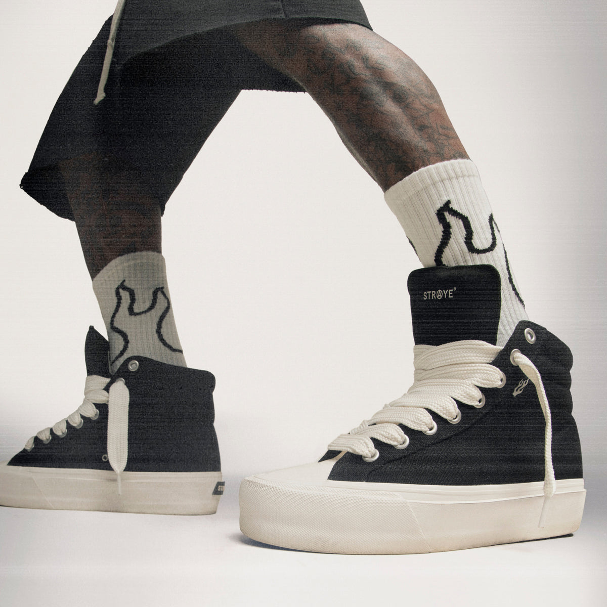 VENICE STOMPER - BLACK | ON BODY