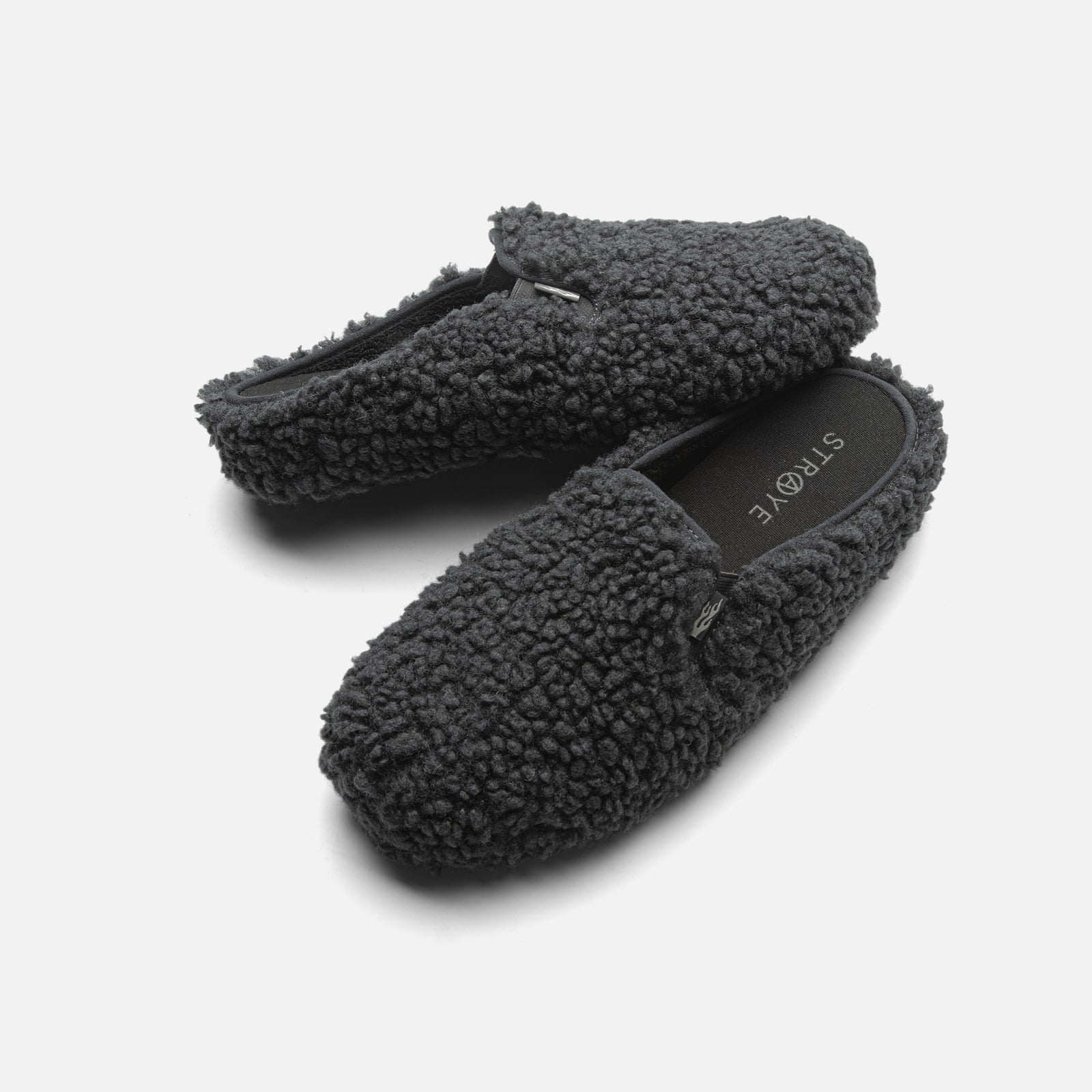 STRAYE Ventura Mule Furry Carbon – side view furry mule sneaker