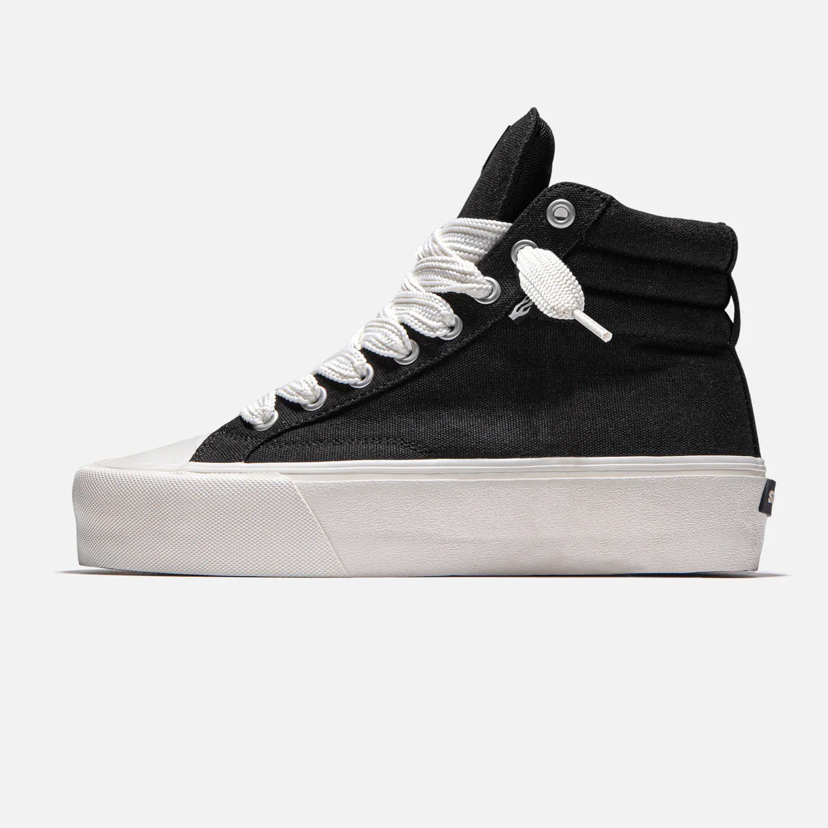 STRAYE Venice Stomper Black – side view high-top platform sneaker