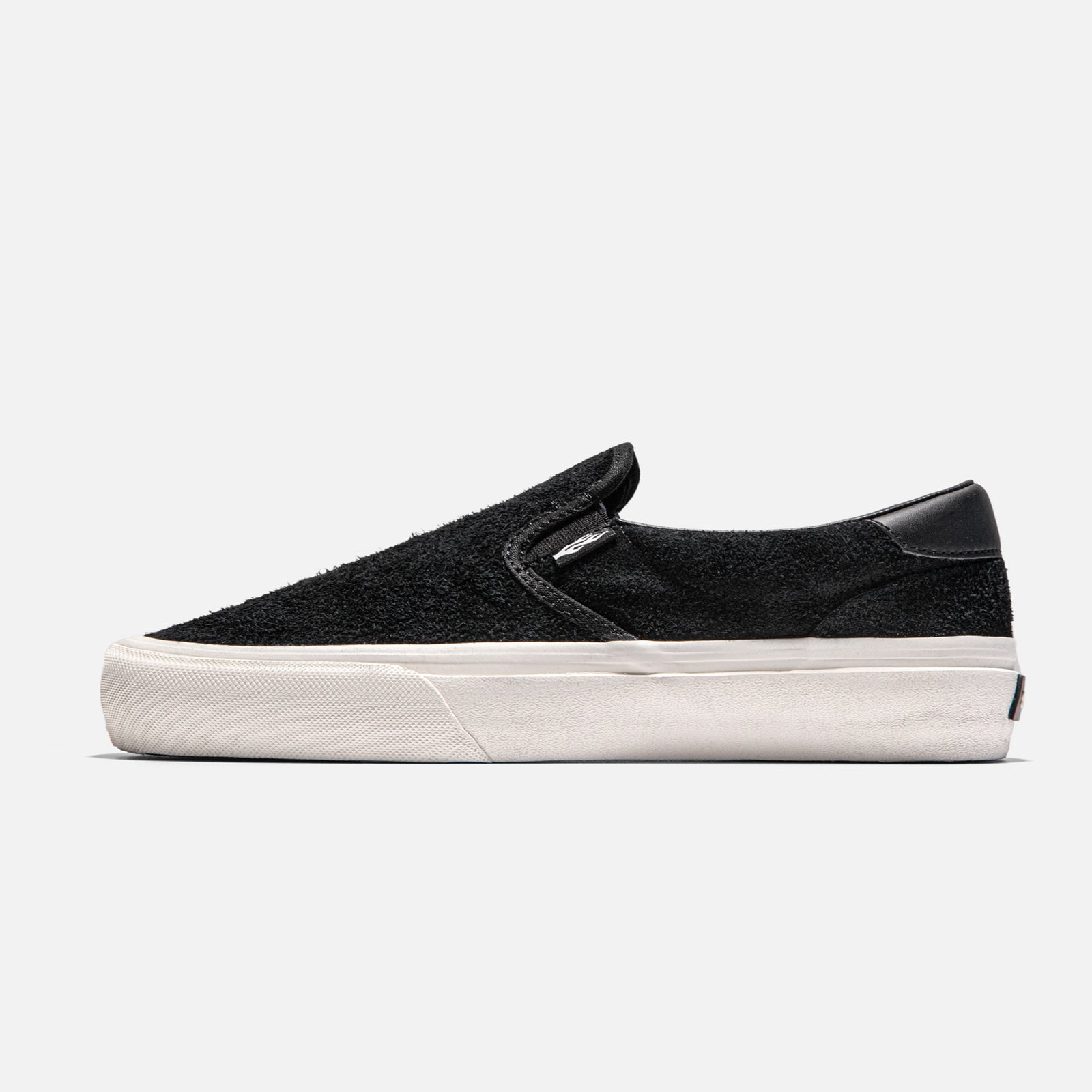 STRAYE Ventura Black Suede – side view slip-on skate shoe