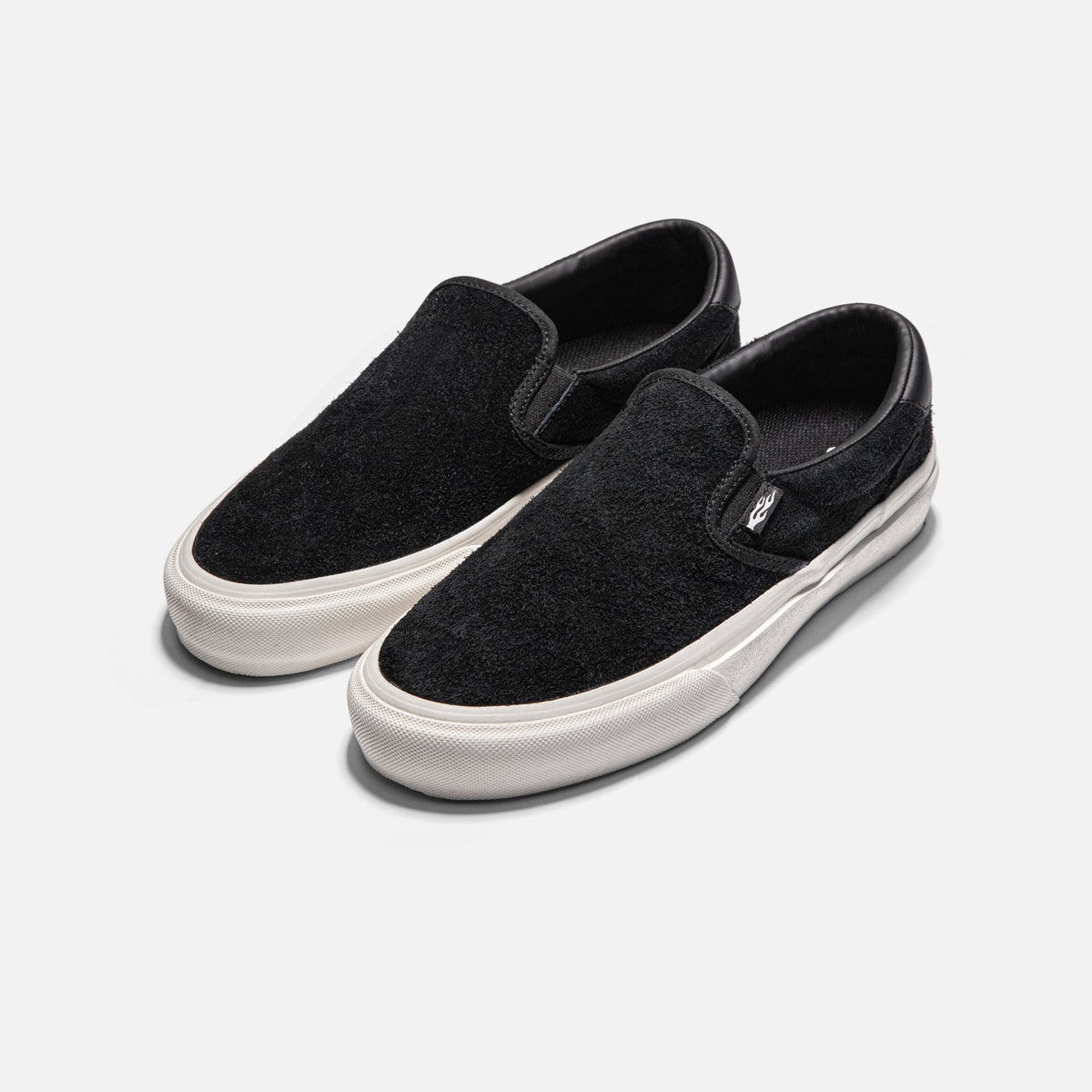STRAYE Ventura Black Suede – angled front view padded PU collar skate shoe